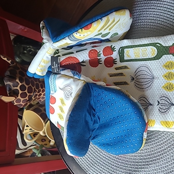 ♠️🍅Kate Spade Kitchen Towels & Mitts Set - Picture 4 of 9